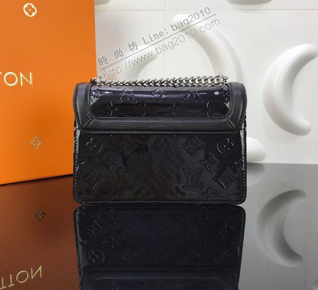 LV包 lv新款女包 Wynwood手袋 壓紋漆光牛皮 LV鏈條斜跨女包  ydh3455